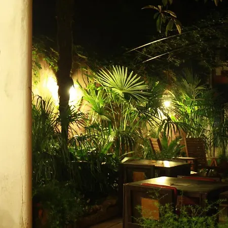 Le Boutique فندق